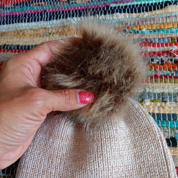NWOT ACCESSORY DEPOT Creme & Gold Metallic Knit Hat with Faux Fur PomPom - Picture 5 of 7